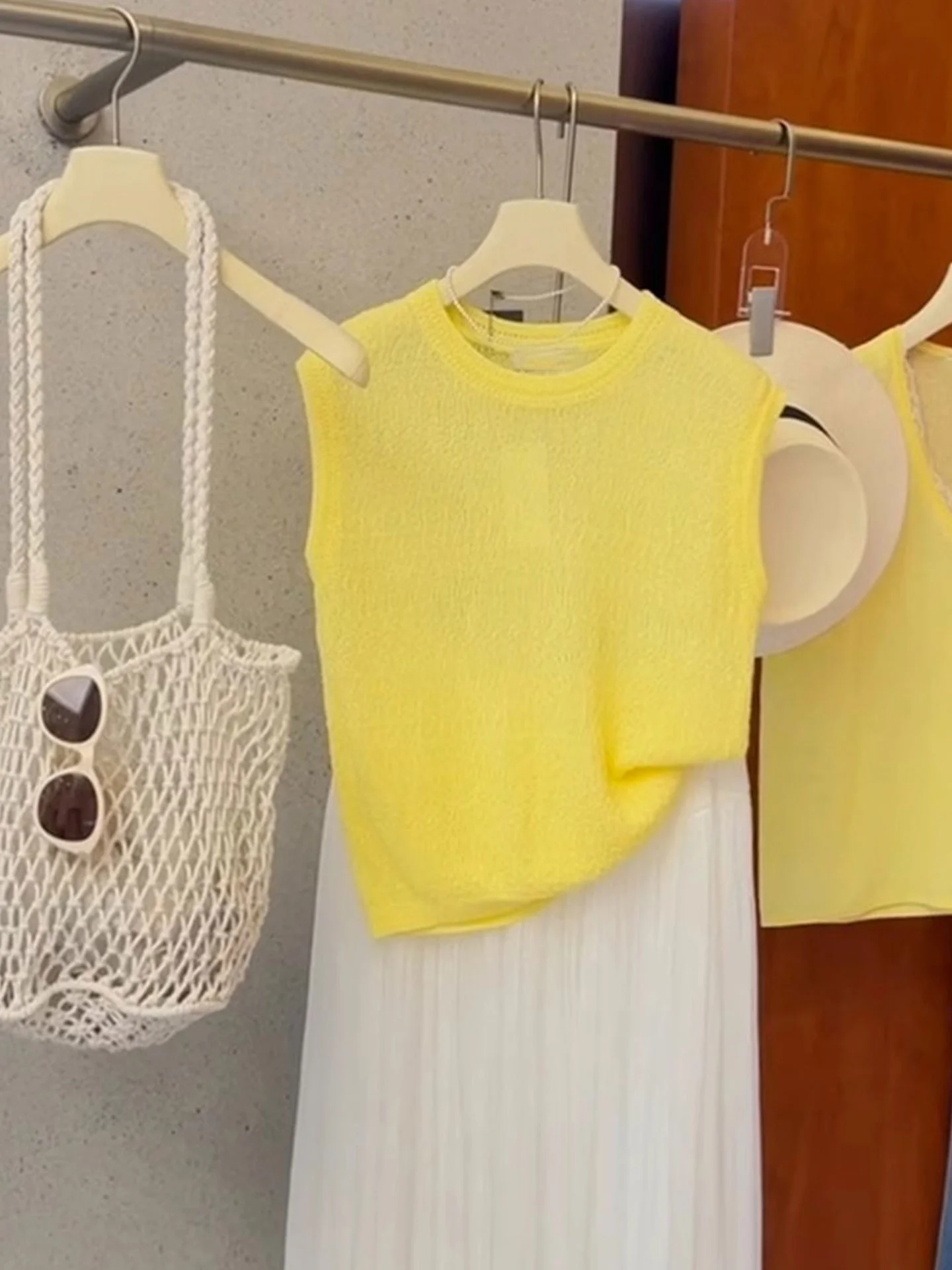 

Корейский Sle Pure Color Белый Улучшающий круглый Ne Svel Base irt Летний универсальный вязаный топ свободного покроя для поездок на работу