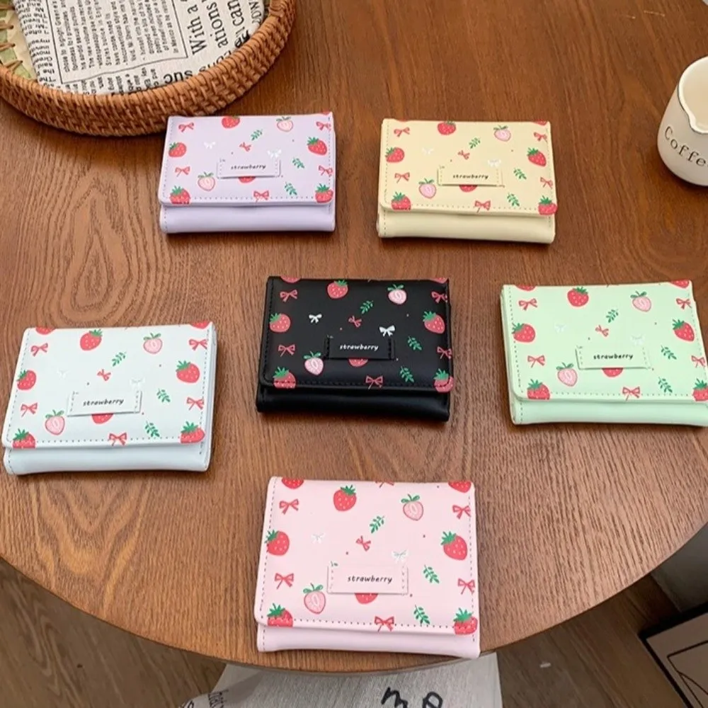 

Portable Strawberry Tri-fold Wallet Bow Printing PU Leather Wallet Folding Short Card Holder Daily