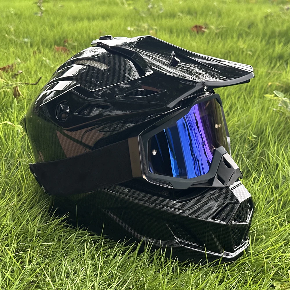 Glossy Black Imitation Carbon Fiber Texture Motorcycle Helmet for Men, Black Dark Pattern Print Retro Motorcycle Helmet for Men, Stylish and Cool Lettered Motorcycle Full-Face Helmet, with Blue Goggles, Unisex, Suitable for All Seasons