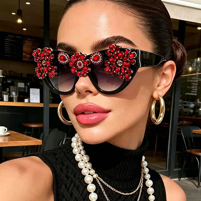 novos-Oculos-de-sol-femininos-estilo-barroco-vintage-com-flores-e-olho-de-gato-luxuosos-com-strass-grandes-para-casamento-decoracao-acessorio-moderno-para-festas-e-sessoes-de-fotos