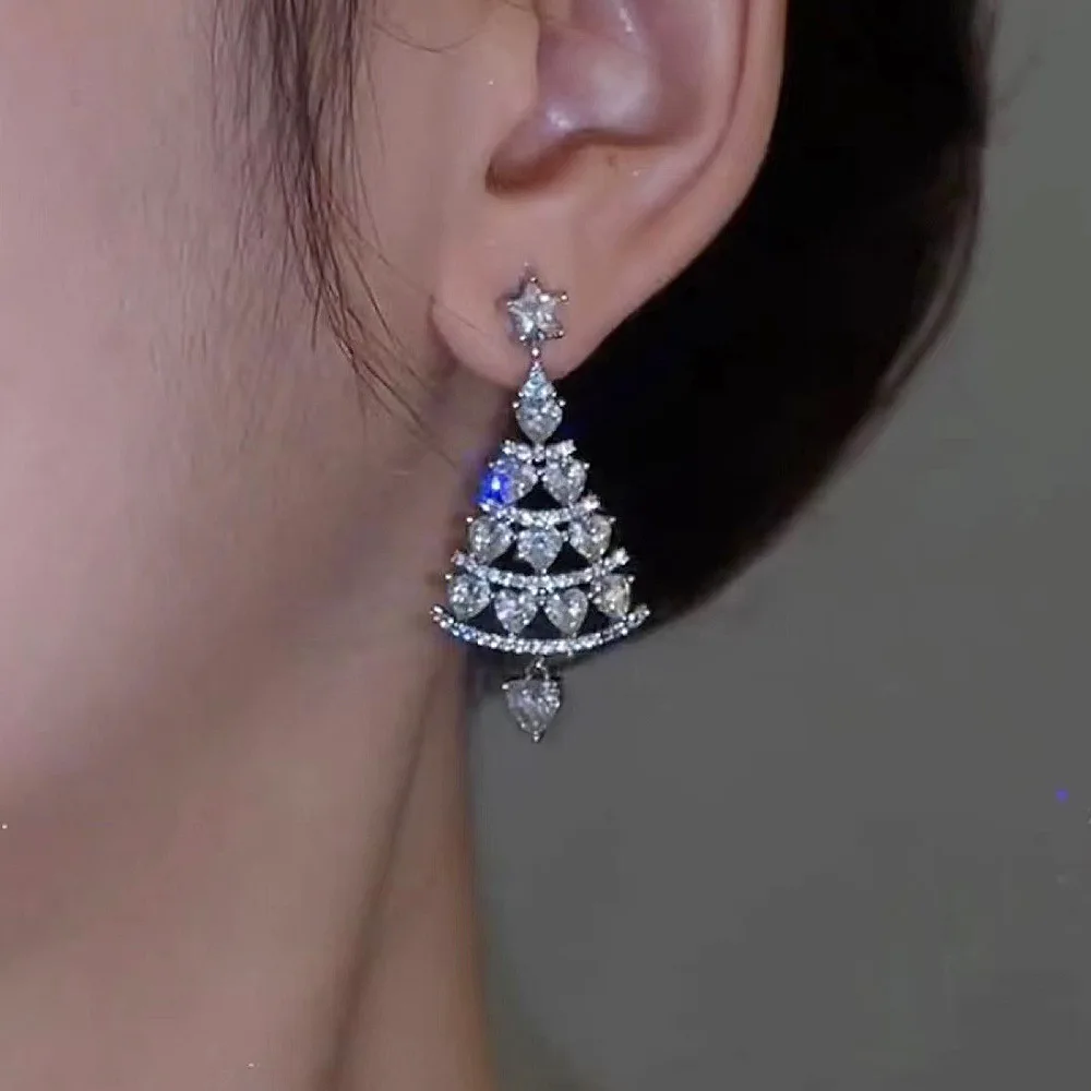 ZAKOL Funkelnde Zirkonia-Weihnachtsbaum-Ohrringe für Damen, schillernde, klare Zirkonia-Hängeohrringe, modischer Weihnachtsschmuck – Detail 4