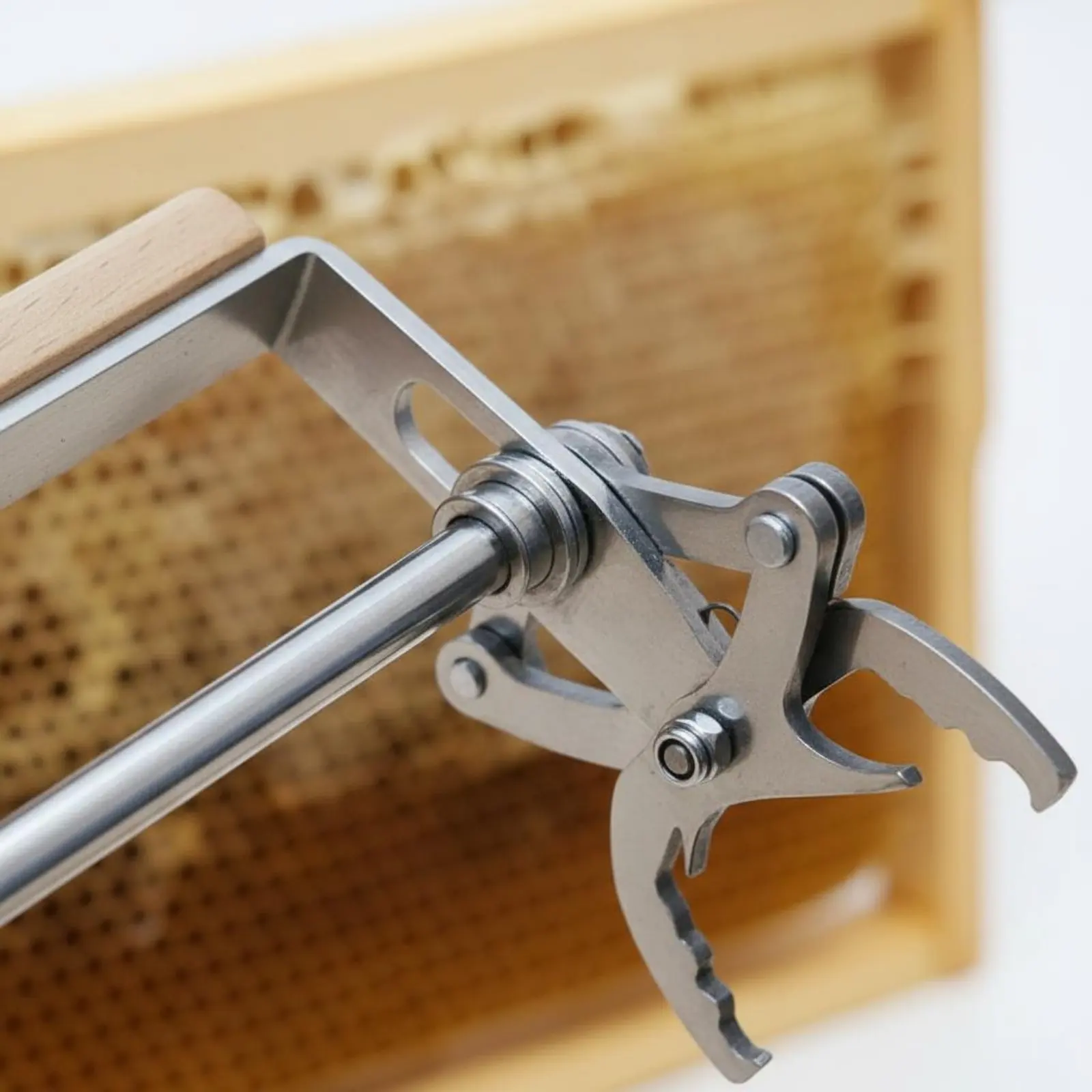 Apiary Frame Lifter Long-Lasting Bee Frame Clamp Honeycomb Clip Easy to Use Beekeeping Tool Wipe Clean for Beekeepers
