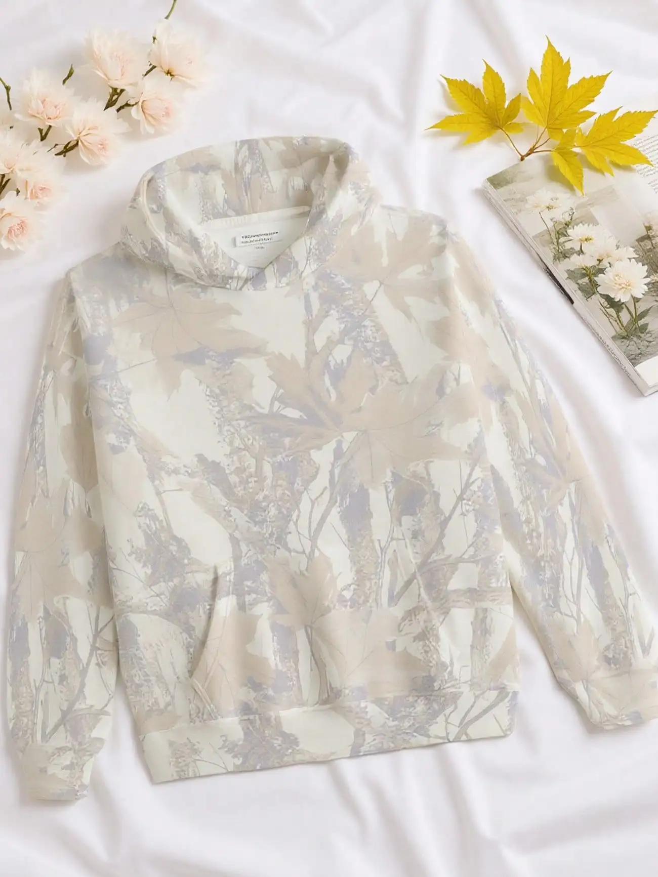 

Оверсайз худи с абстрактным принтом в виде листьев, легкий хлопково-полиэстеровый материал