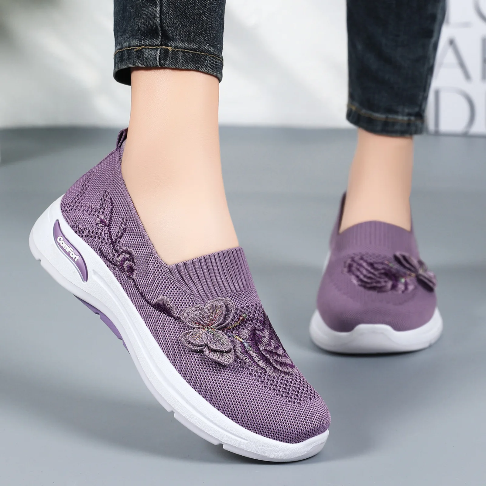 

Women Breathable Knit Shoes Floral Embroidered Comfortable Soft Sole Mom Shoes Lightweight Non-slip Casual Walking Sneakers