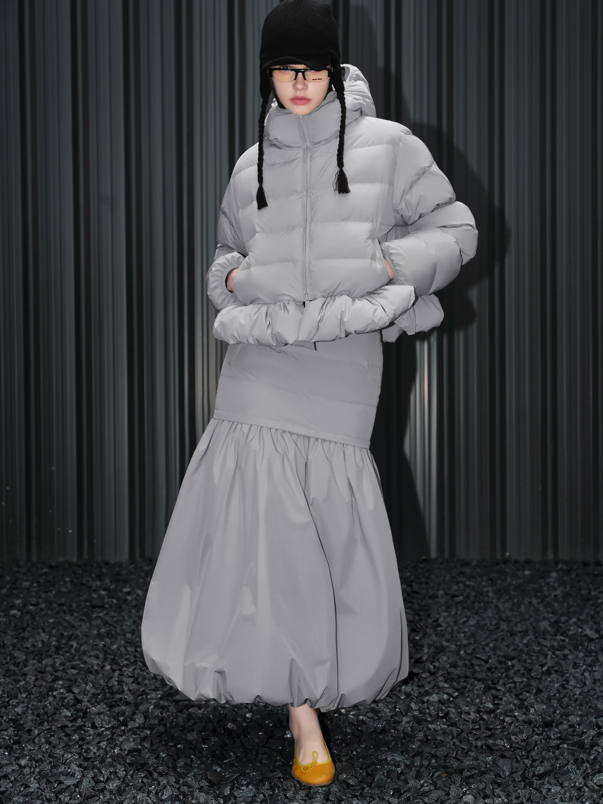 

Gray Hooded Short Puffer Jacket Women's Loose Fit Stand Collar Warm Street Style down Coat Autumn Winter New Arrival Slimming