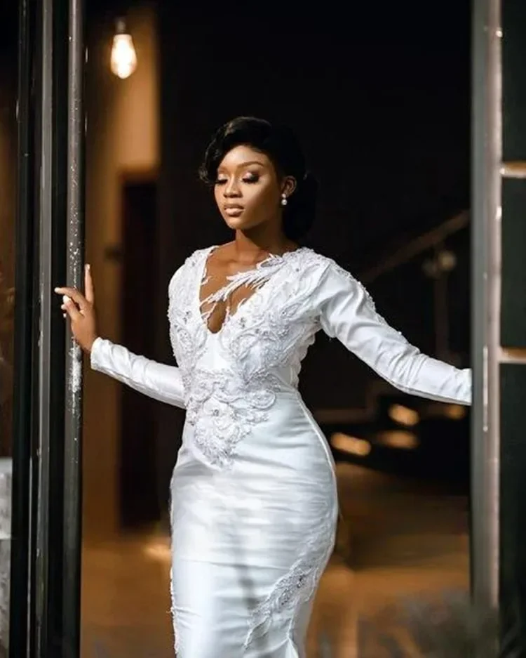 Abito da sposa personalizzato con applicazioni in pizzo con scollo a V Vestido De Noiva Abiti da sposa in raso a maniche lunghe country africano