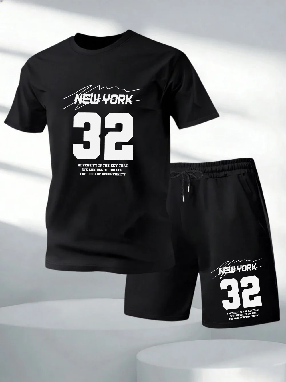 

Комплект из двух предметов: футболка с принтом Los Angeles California 23 и шорты. Мужской комплект оверсайз с мягким круглым вырезом и шортами с высокой талией и карманами.