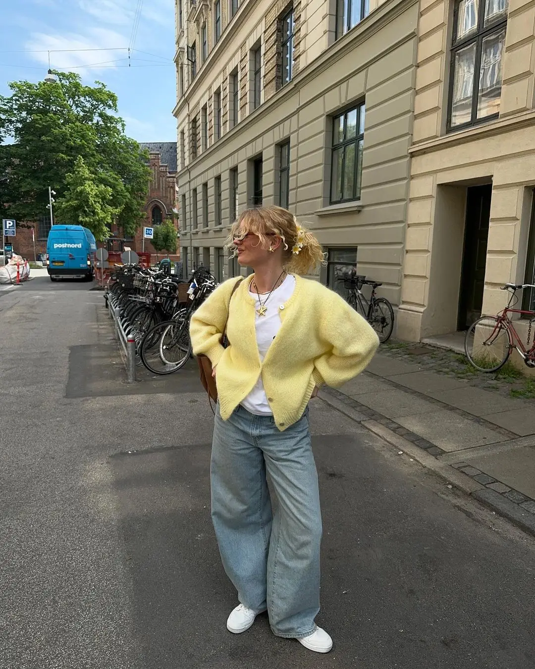 เสื้อสเวตเตอร์ถักติดกระดุมสำหรับผู้หญิง แฟชั่นคอกลม แขนยาว สไตล์คาร์ดิแกน ปี 2025 ทันสมัย ใหม่ เหมาะสำหรับใส่ในชีวิตประจำวัน ผู้หญิงทำงาน ใส่เป็นเสื้อนอก