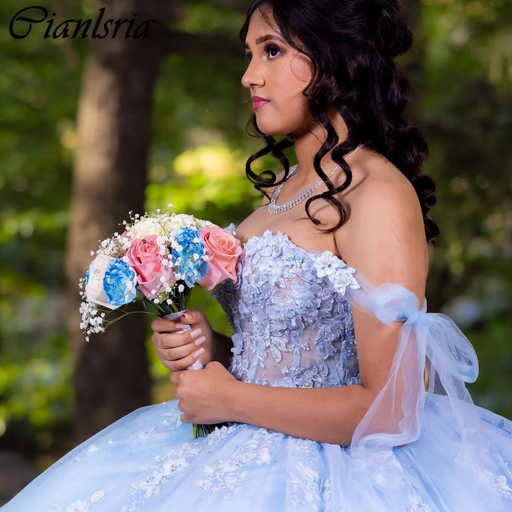 Cintas De ilusión azul claro, vestido De baile De quinceañera, hombros descubiertos, apliques florales, corsé De encaje, 15 Años