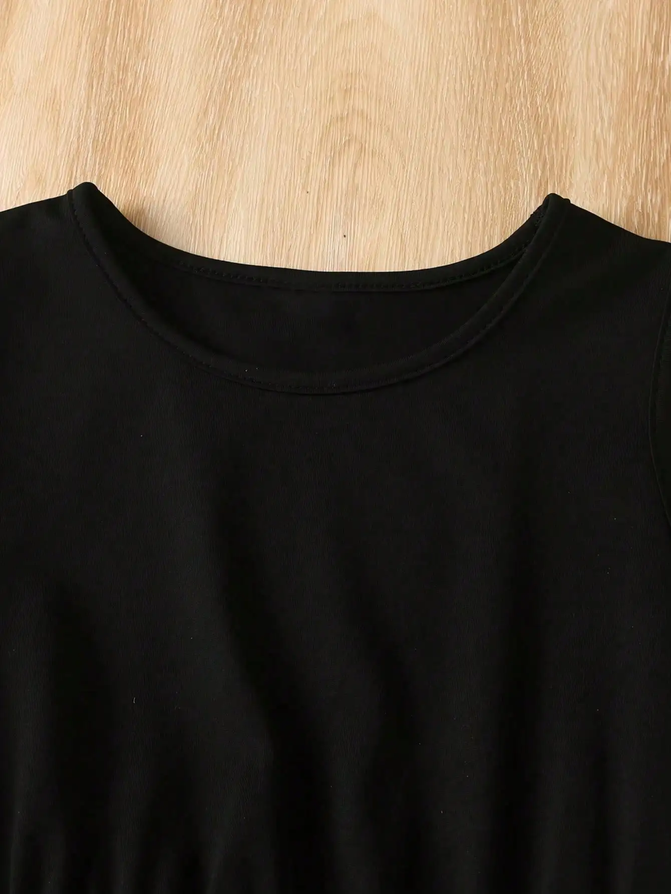 Kinderbekleidungsset: Ausgehöhltes Rundhals-Langarmshirt + ärmelloses Rundhalskleid mit mittellangem Rock für Kinder – Detail 5