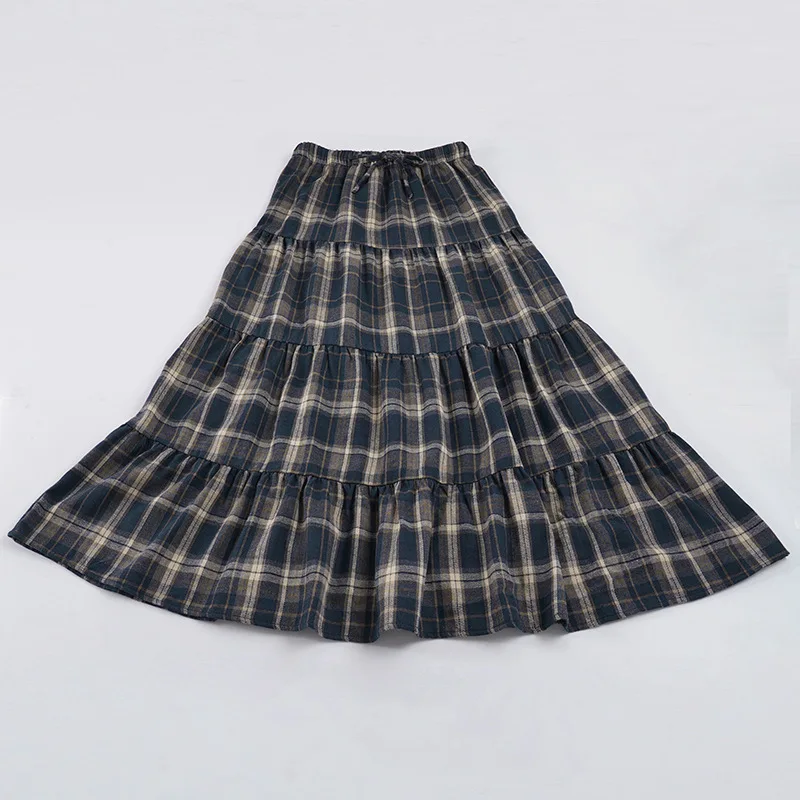 レトロなカレッジスタイルのストライプ柄、コントラストカラーのレースアップ、スリムなロングスカート（女性用）