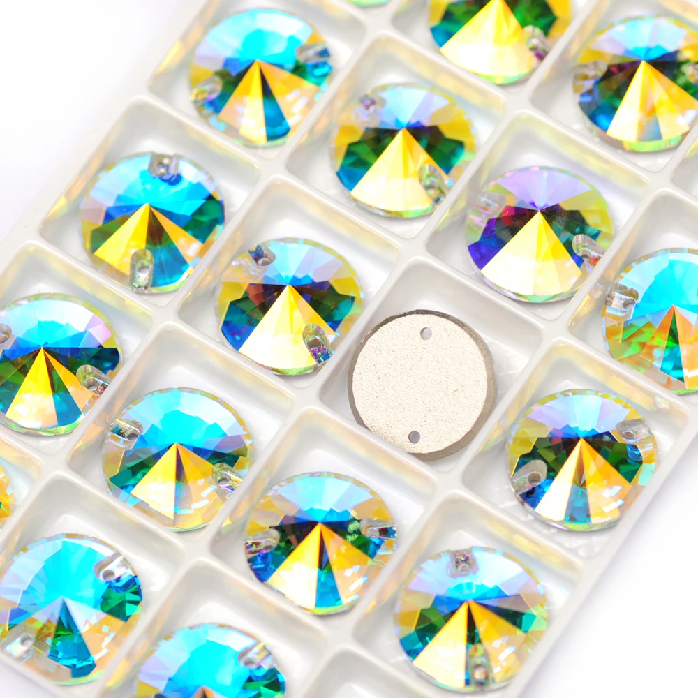 Hochwertige Flatback-Strasssteine Rivoli AB-Beschichtung zum Aufnähen aus Glas-Kristall für Handarbeiten, Kleidungsstücke, Sportanzüge und Kleiderdekoration. – Detail 11