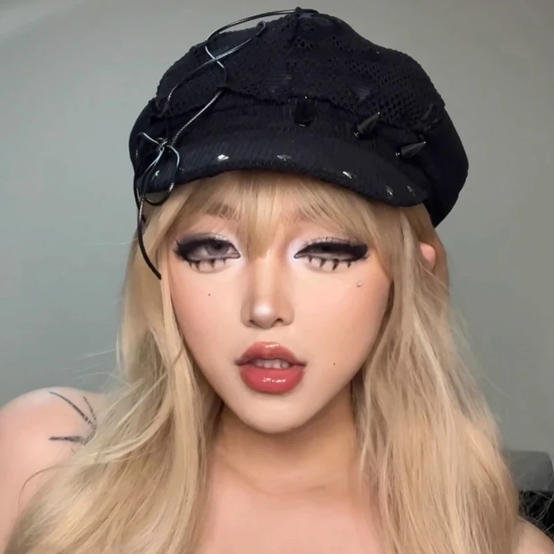 Y2K Harajuku القوطية لوليتا سبايكر الشيطان قبعات بيريه للنساء أربعة مواسم Steampunk فتاة معدنية الشرير حاد مسمار قبعة الزخرفية
