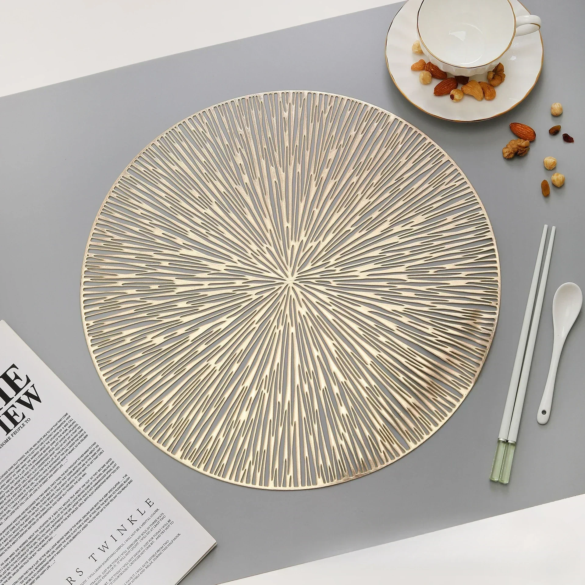 Round Placemats Gold Metallic Set of 1 Vinyl Placemats 15in ,Easy Clean Wipeable Non-Slip Stain Heat Resistant Table Place Mats