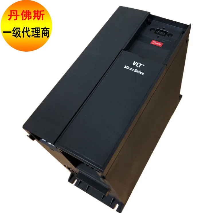 

2025 FC-051P22KT4E20H3BXCXXXSXXX Инвертор Danfoss 22 кВт Трехфазный точечный источник питания 380 В