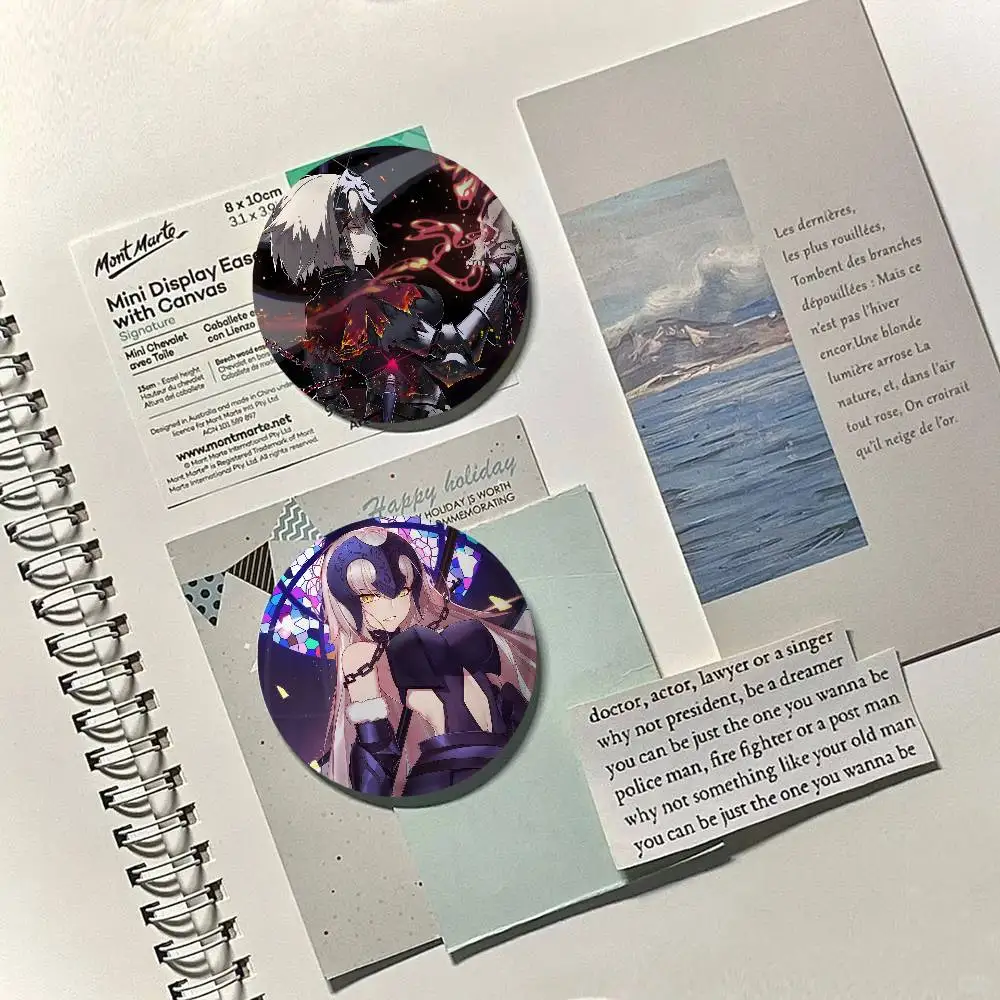 مصير الطلب الكبير جان دارك تغيير شارات أنيمي شارة ليزر مستديرة الكرتون بروش الملابس ظهره اكسسوارات التلبيب