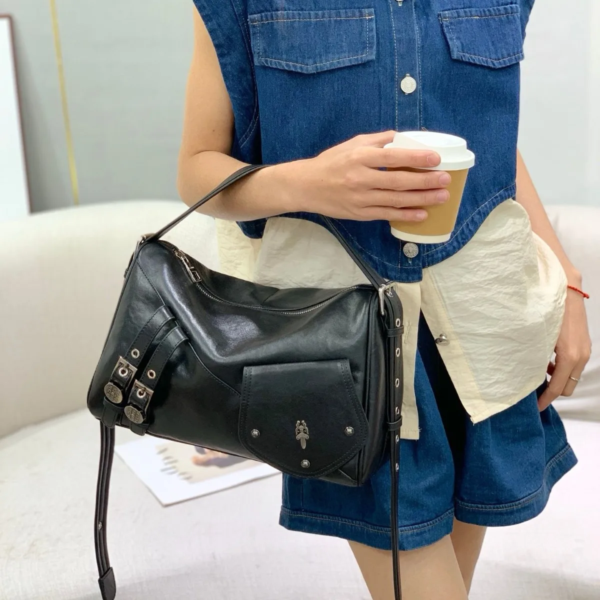 

Новинка 2023 года, нишевая трендовая темпераментная сумка, женская повседневная универсальная высококачественная сумка через плечо в стиле локомотива