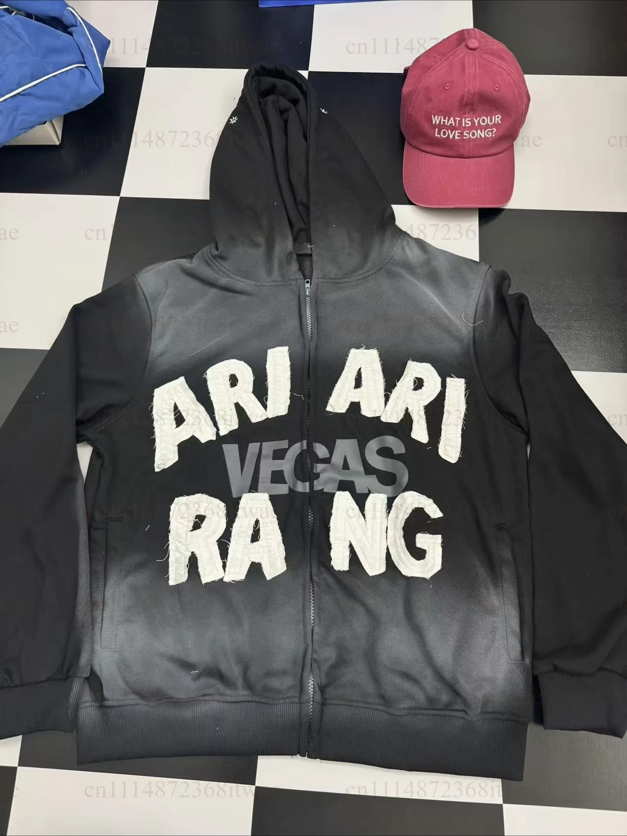 Image of 2026 ARIRANG Buchstabendruck Neuer NY Bestickter Zip-Up Hoodie, Vintage-Waschung Schwarz/Ziegelrot Offener Cardigan, Jacke für Fans