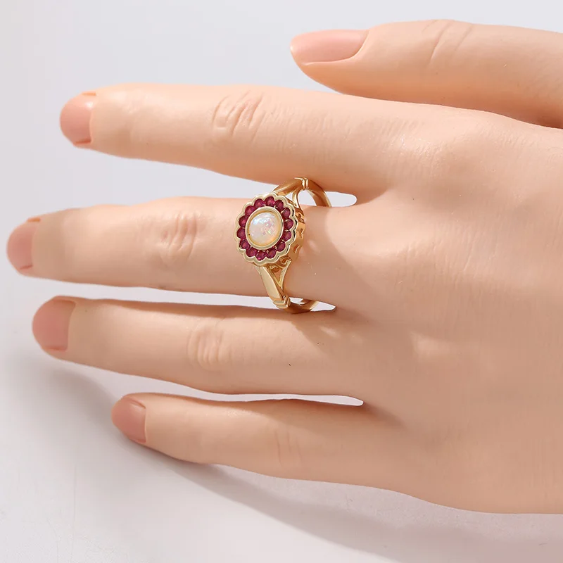 Vintage-Ring für Damen mit eingelegtem roten CZ-Kunstopal, wunderschöne goldene Farbe, geometrische Form, für den täglichen Gebrauch, Partyschmuck, Jubiläumsgeschenk – Detail 1