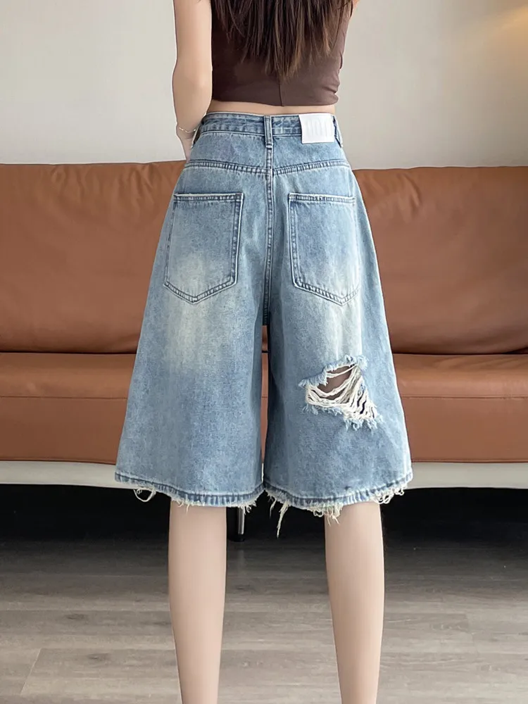 Pantaloncini al ginocchio in denim con foro strappato allentato casual per donna Y2K Streetwear Pantaloncini jeans a gamba larga a vita alta nuova estate femminile