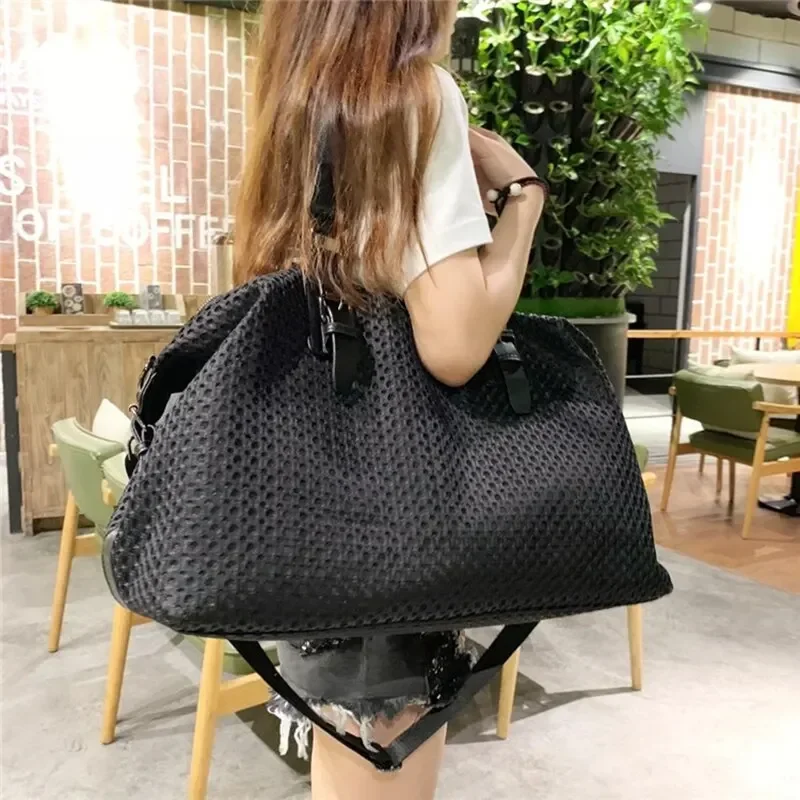 Czarna torba na ramię o dużej pojemności Fashion for Lady Travel Gym Sports Bag dla kobiet Weekender Overnight Tote Bag dla mężczyzn