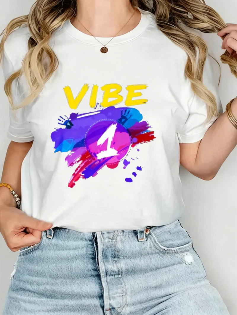 بلوزة نسائية فضفاضة من القطن مطبوعة بأكمام قصيرة بيضاء جرافيتي وأرقام ملونة مناسبة لأنماط الربيع والصيف #1