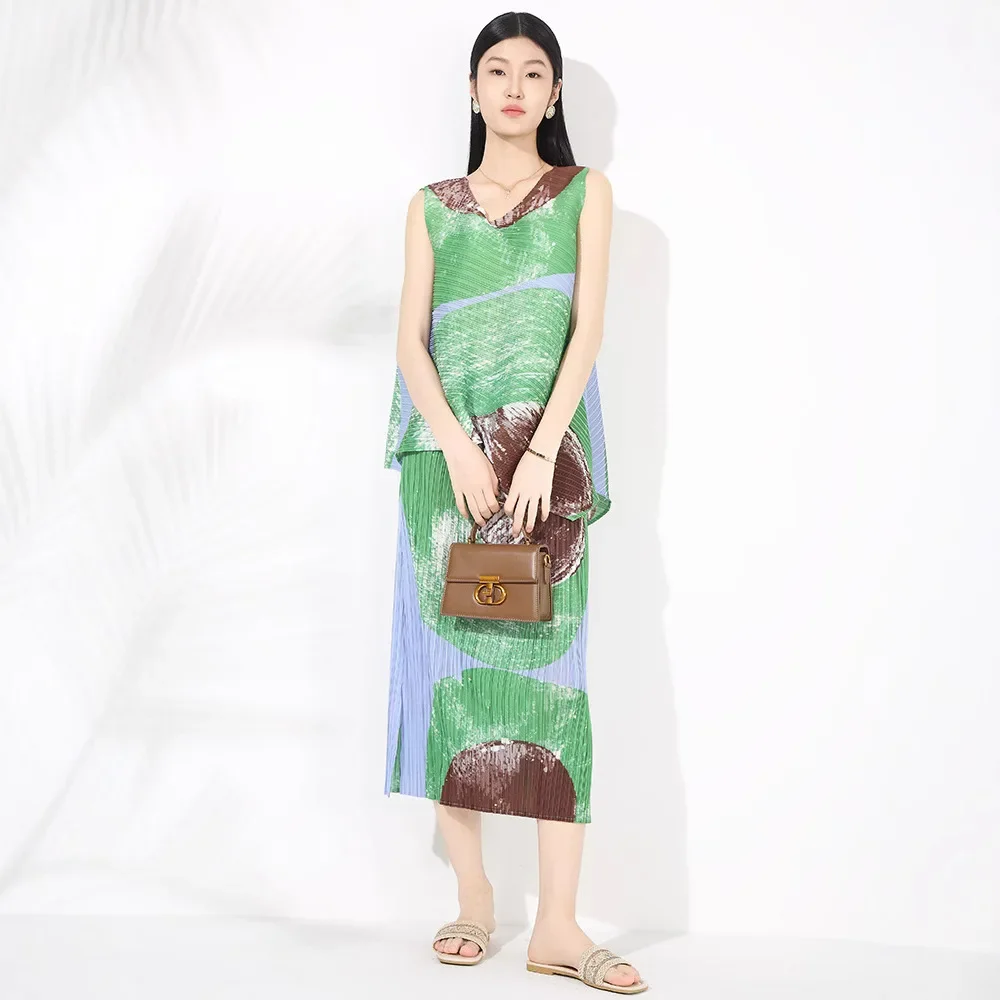 

Miyake плиссированный повседневный комплект из двух предметов с принтом, женский летний комплект 2025, новый косой топ без рукавов + юбка с разрезом на эластичной талии