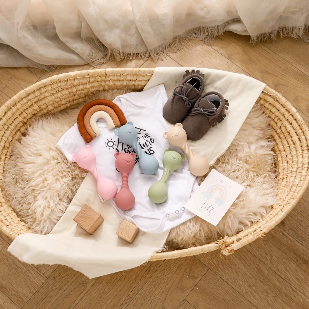 Babyrasseln aus Silikon, Maracas-Spielzeug, Cartoon-Bär Sandhammer, Babyspielzeug 0-12 Monate, Rassel-Silikon-Beißspielzeug als Babygeschenk – Detail 17