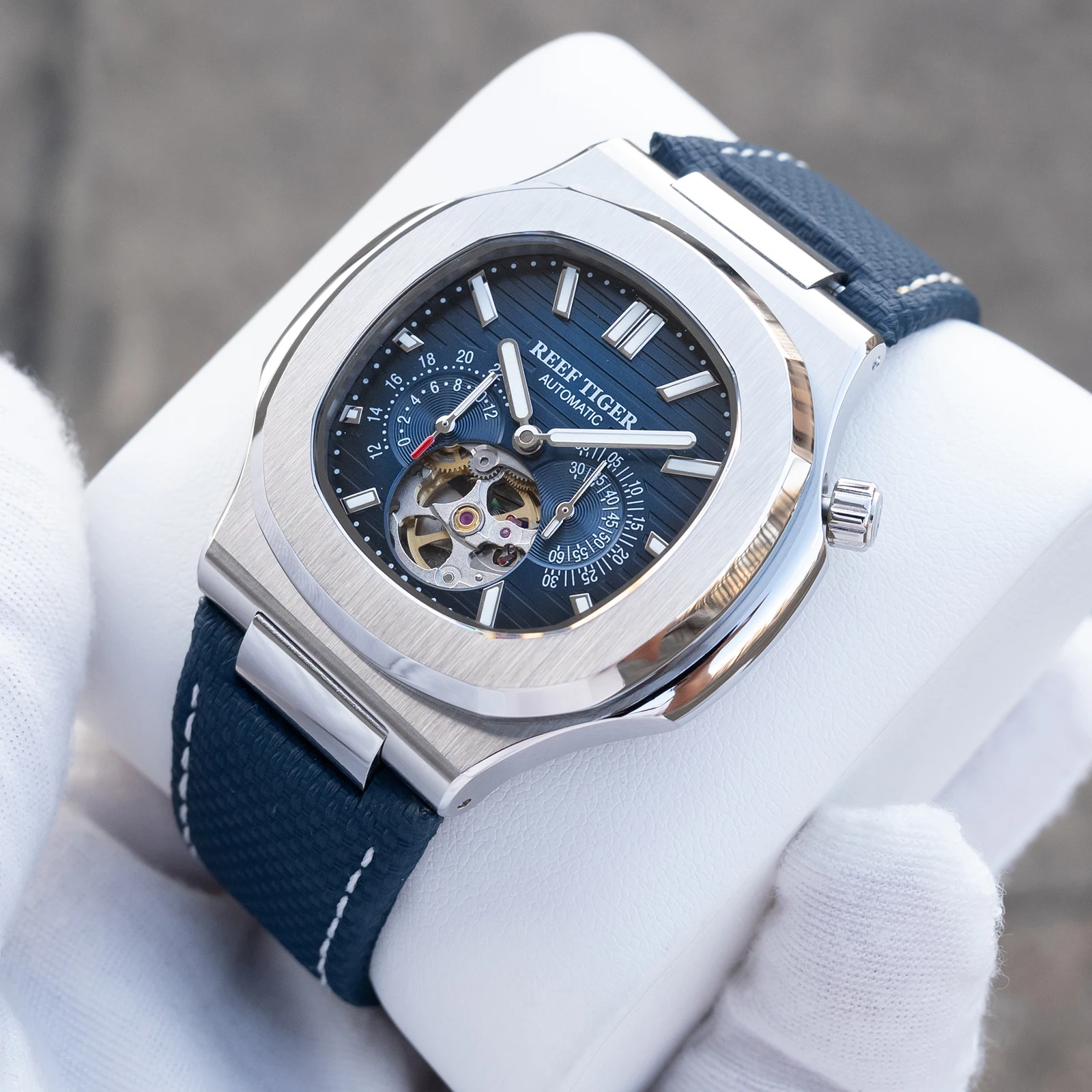 

Reef Tiger Men Automatic Watch Luxury 44mm Square Mechanical Wristwatch Sapphire Luminous Skeleton Dial Date 24 Hours