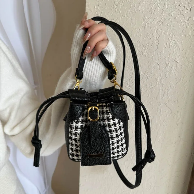 

Unique Vintage Simple Stylish Handbag For Women With Large Capacity Leather Material Solid Color Classic Appeal