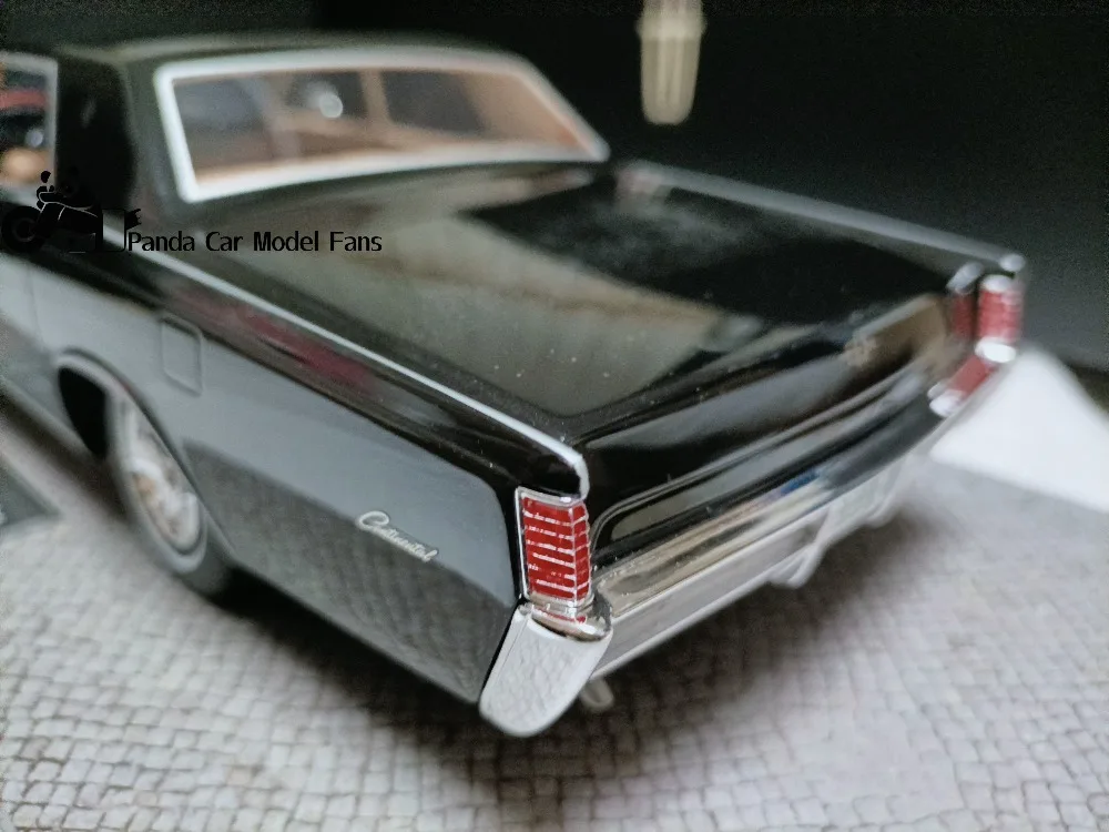 AMC 1/18 Lincoln Continental 4-Door Limousine Model Lincoln Continental 1968 Black Ornaments Home Decor Collectible