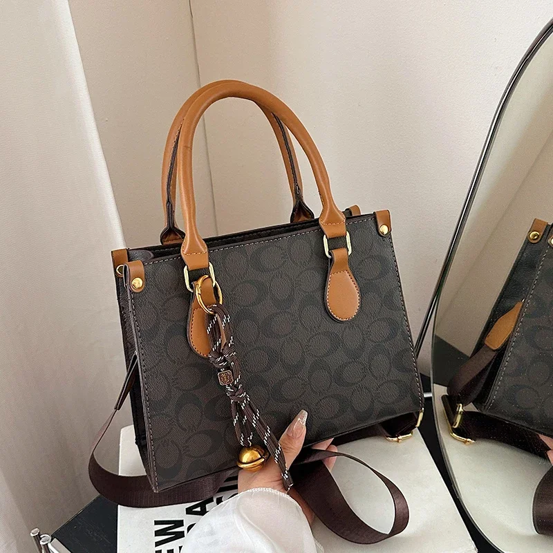 Vintage Elegant Leather Crossbody Diaper Bag: Luxury Women's Handbag With Designer Details And Large Capacity For Messenger Tote