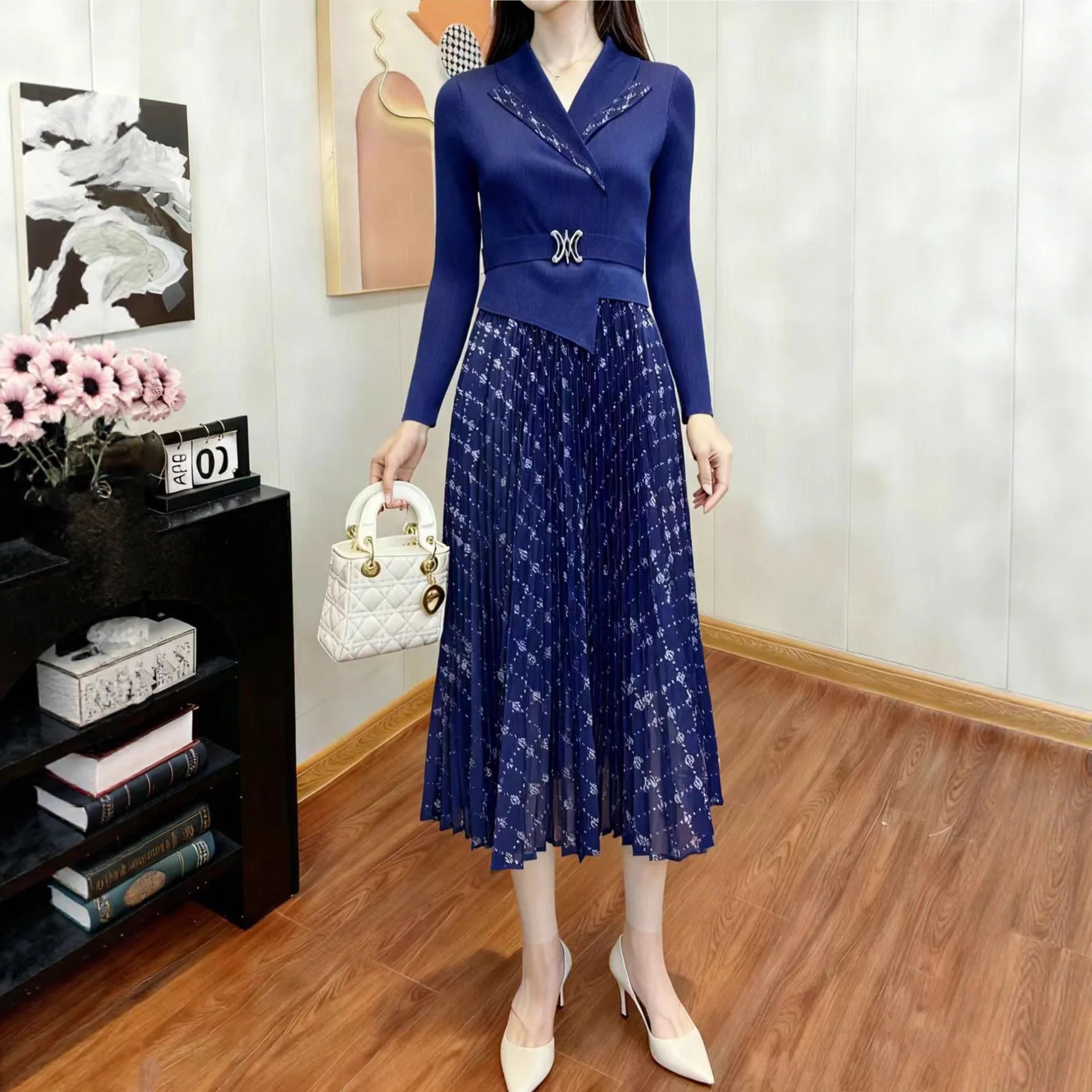 مياكي بالجملة جديد 2025 الخريف البرنز حبة التلبيب مطوي فستان الملابس النسائية مزاجه فستان طويل فضفاض