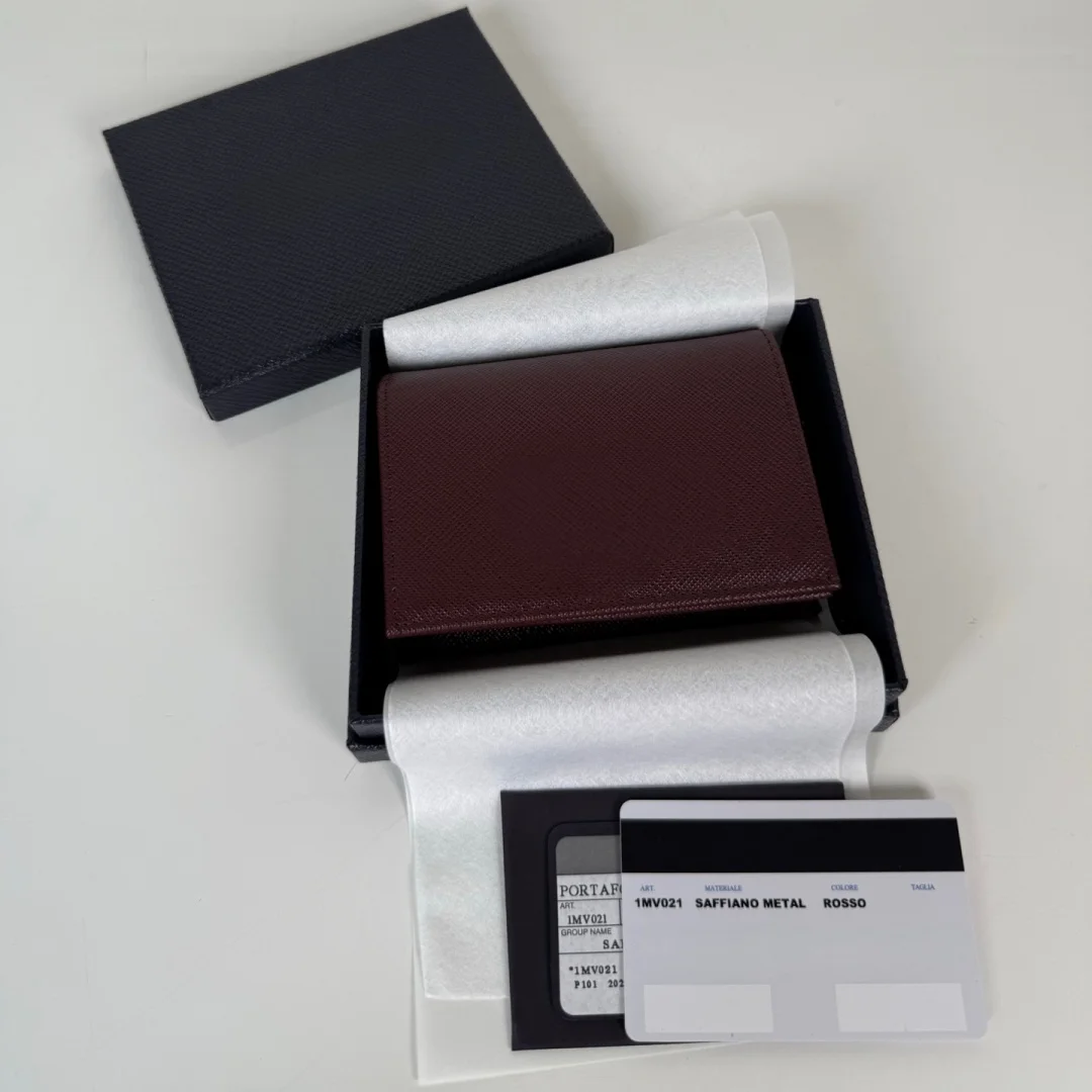 

Brand Discount Unisex Compact Wallet Meticulously Crafted from Premium Calfskin Card Holder Luxurious Gift 1MV021 Simple elegant