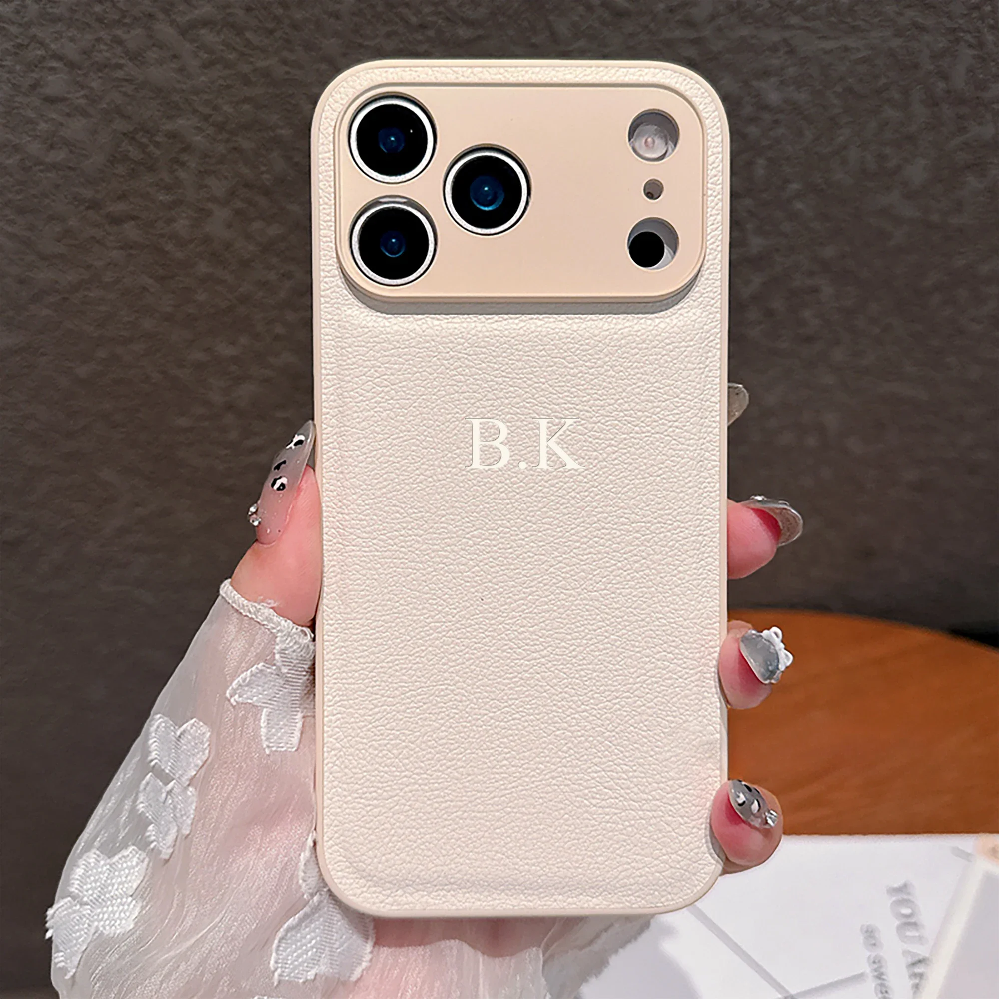 Personalisierte Handyhülle für iPhone 17 16 15 14 13 12 11 Pro Max Plus 17Air Luxuriöse PU-Lederhülle mit Anpassbaren Initialen und Namen als Geschenk