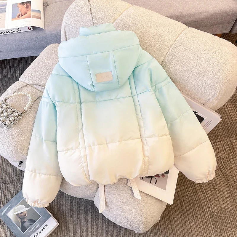 2025년 신상 그라데이션 컬러 스타일리시 여성 겨울 트렌드 자켓 두꺼운 보온성 독특한 디자인의 면 코트