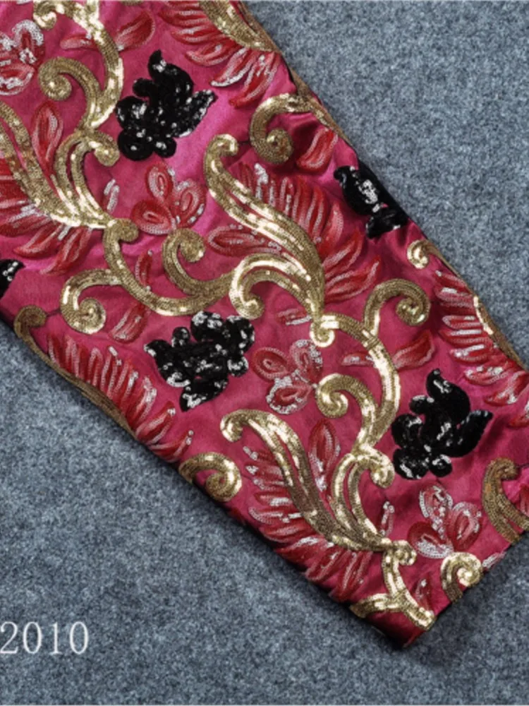 ชุดกี่เพ้าสไตล์จีนแบบใหม่พร้อมที่คาดผมสีแดงฮันและงานปักเลื่อม