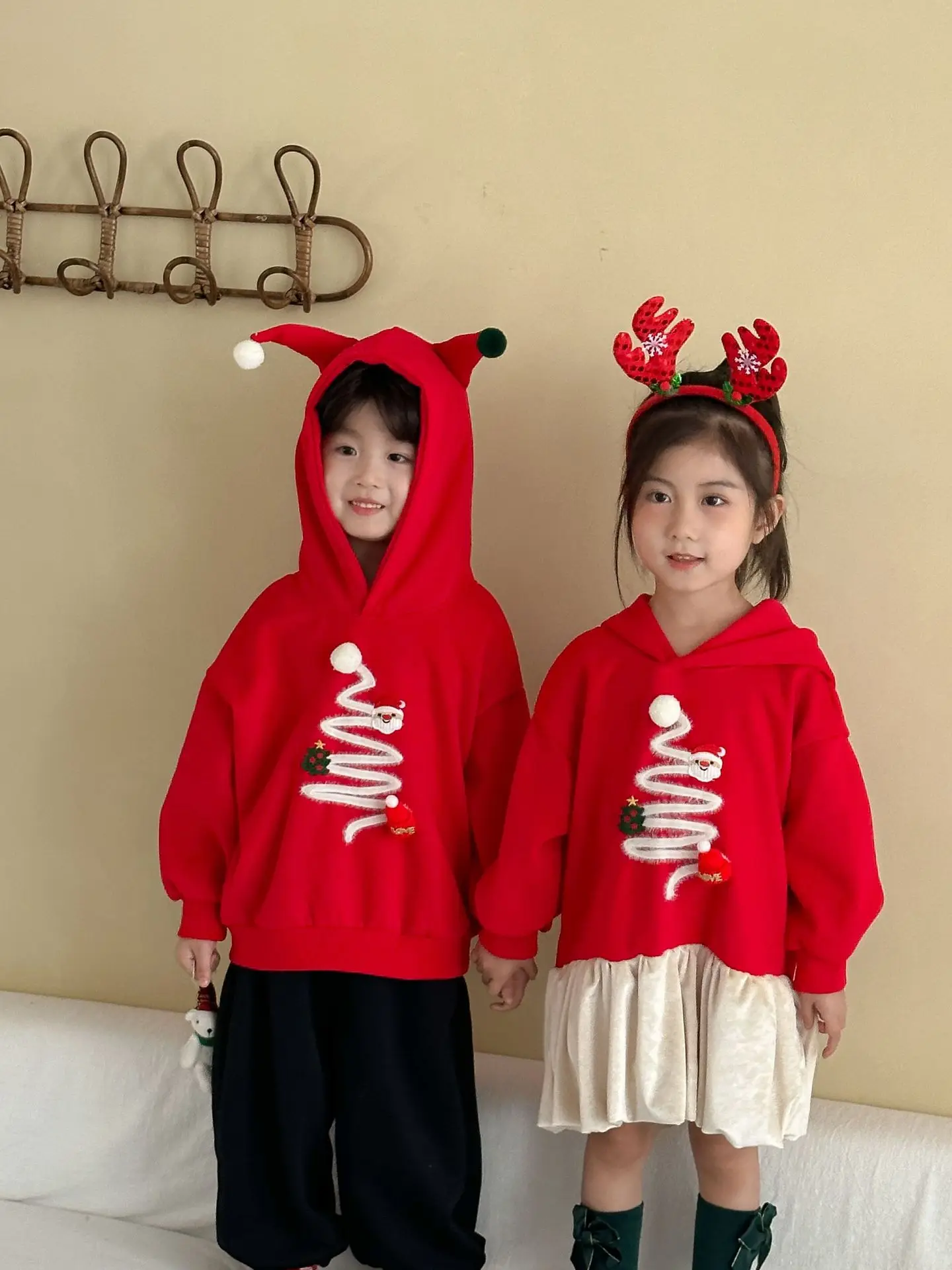 

2025 New Kids Christmas Sibling Outfits Fashion Santa Print 1-8Y Baby Boys Hoodie Sets Girl Dress Festive Party Clothes Outfit