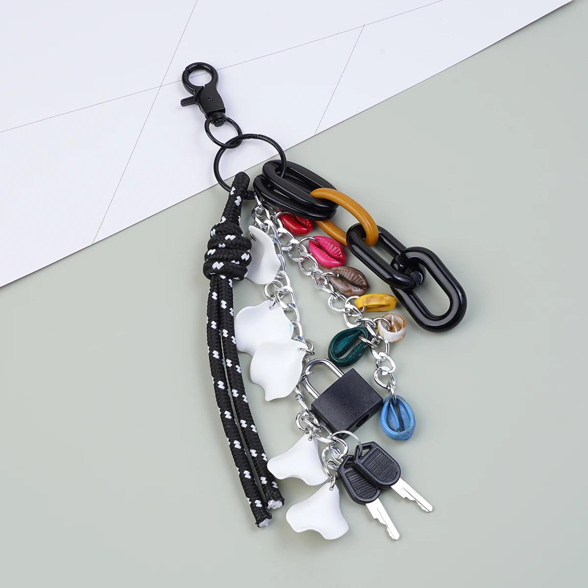 1Pc Multi-Functional Diy Acrylic Bag Charms keychain Lock Chain For Cute Lady Phone Case Hanging Ornaments Bag Accessories