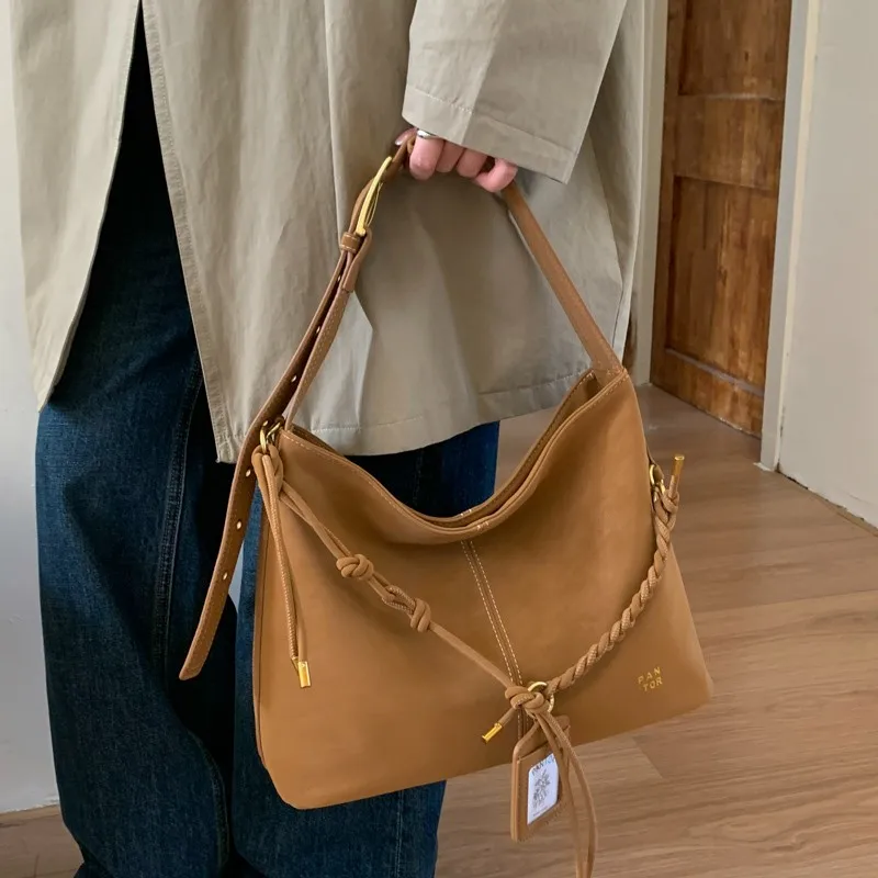 

Designer Inspired Leather Shoulder Bag For Ladies - Popular Women's Handbag Crossbody Style Elegant And Chic