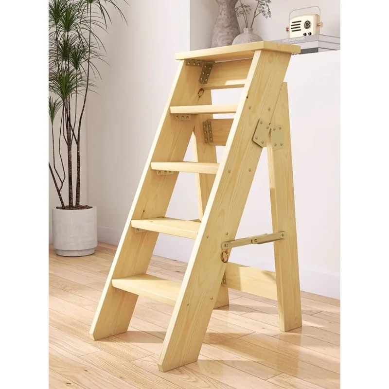 

Scala mansardata in legno massello, scala a spina di pesce, sei o otto gradini di spessore, deposito interno domestico