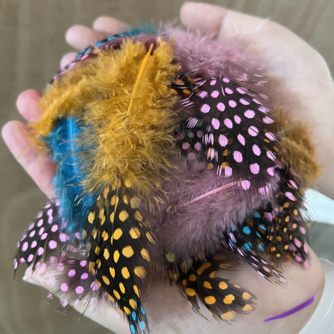 

5-10cm Natural Guinea Fowl Pheasant Feathers 500pcs Spotted Loose Feathers for Crafts With White Polka Dots Plumes Decoration