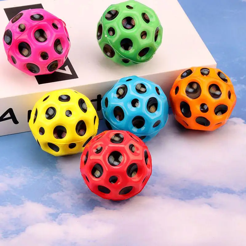 สีสันPerforated Soft Anti-GravityยางBouncy Ballเกมสําหรับผู้ชายและผู้หญิงบรรเทาความเครียดและออกกําลังกายเด็กที่ดีที่สุดของเล่น