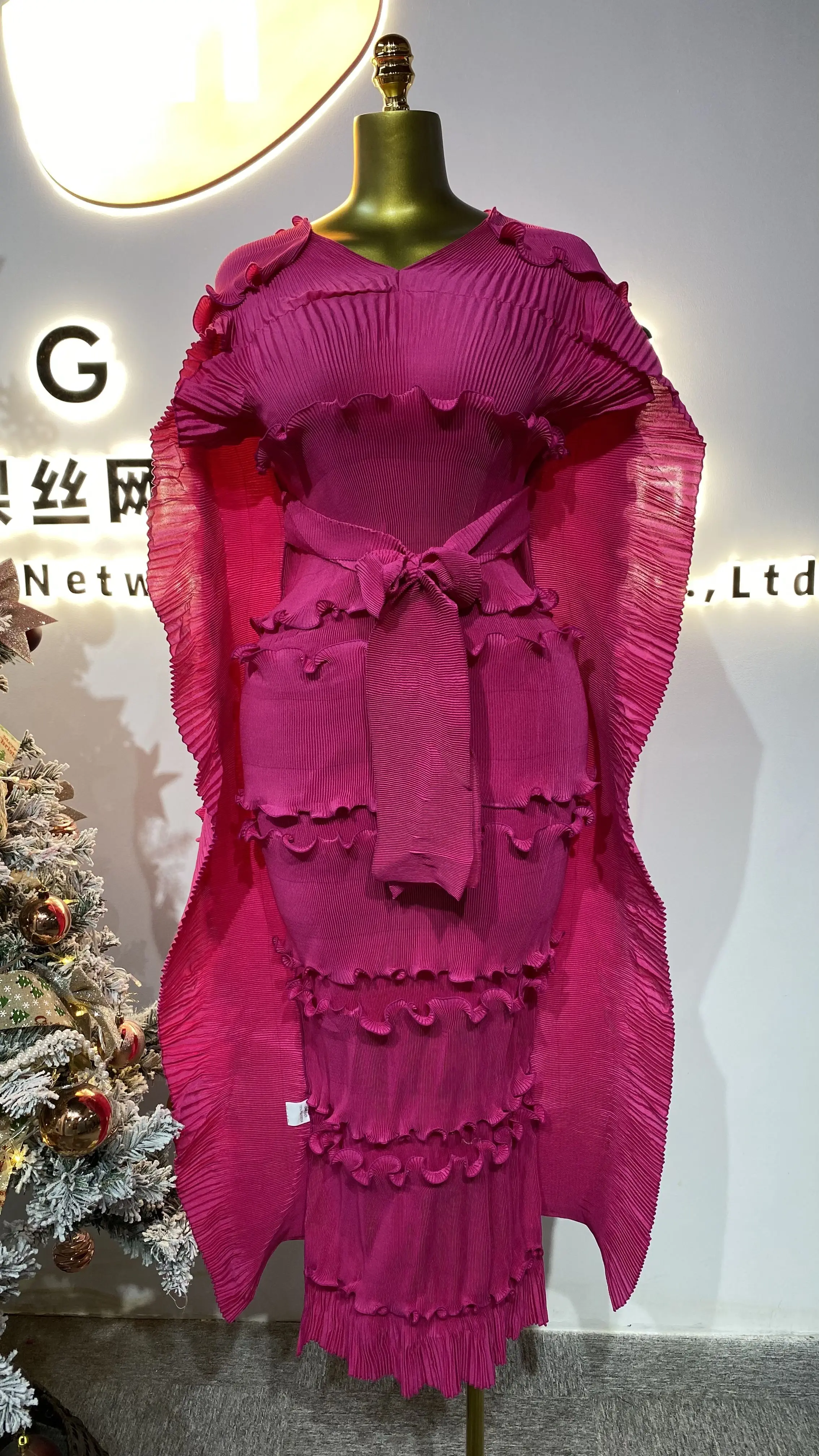 

2025 latest high quality fashion classic solid color v-neck ruffle cap sleeve plus size women's evening dress-GZMM186