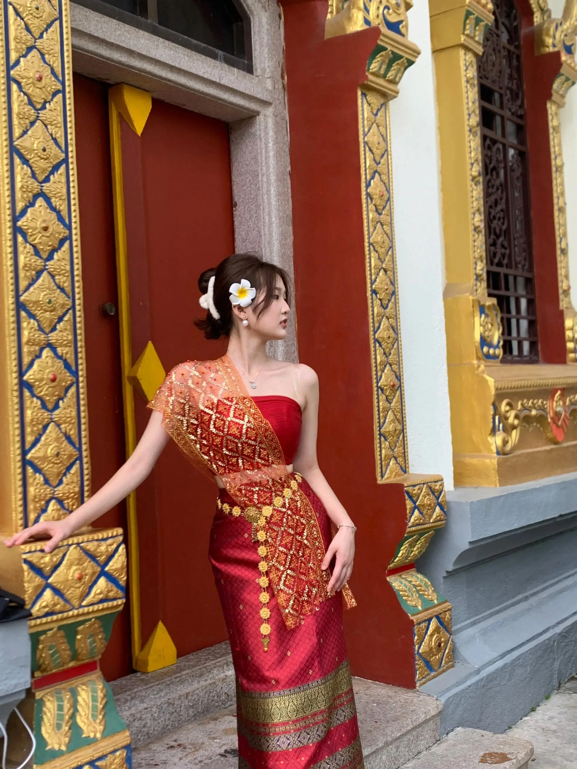 ชุดฤดูร้อนแบบดั้งเดิมของผู้หญิงเผ่าไท่ สีแดงทอง สำหรับการเดินทาง ถ่ายภาพ แช่เท้า ชุดทำงาน สไตล์แฟชั่น ชุดถังซู