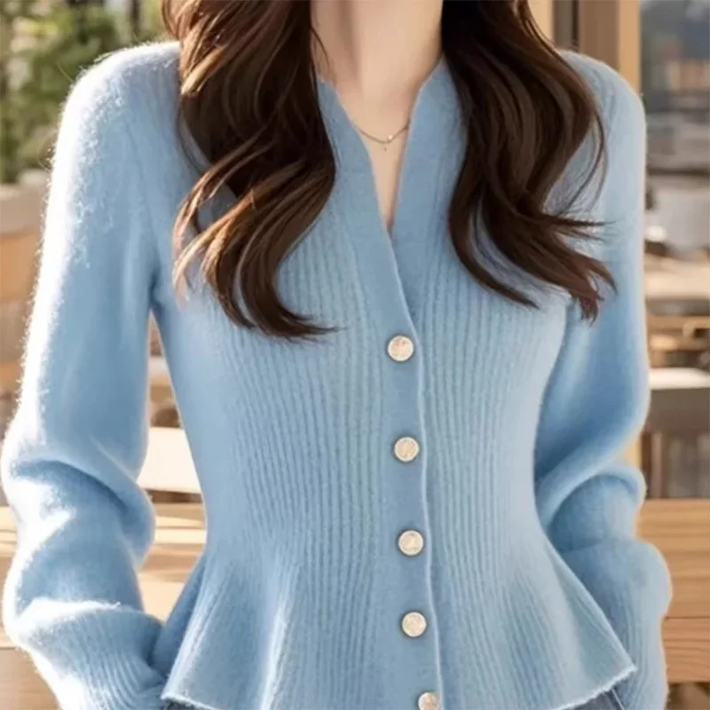 

2025 New Women's Clothing Elegant Fashion V-neck Soft Wool Slim Knitted Cardigan Autumn Winter Commute Thick Warm Solid Sweaters
