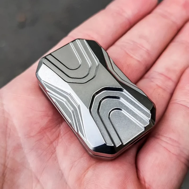 

2025 NewKingCrab Titanium Alloy King Crab Skateboard Fingertip Metal Mechanical Push Cards Decompression Desktop Toys Gifts