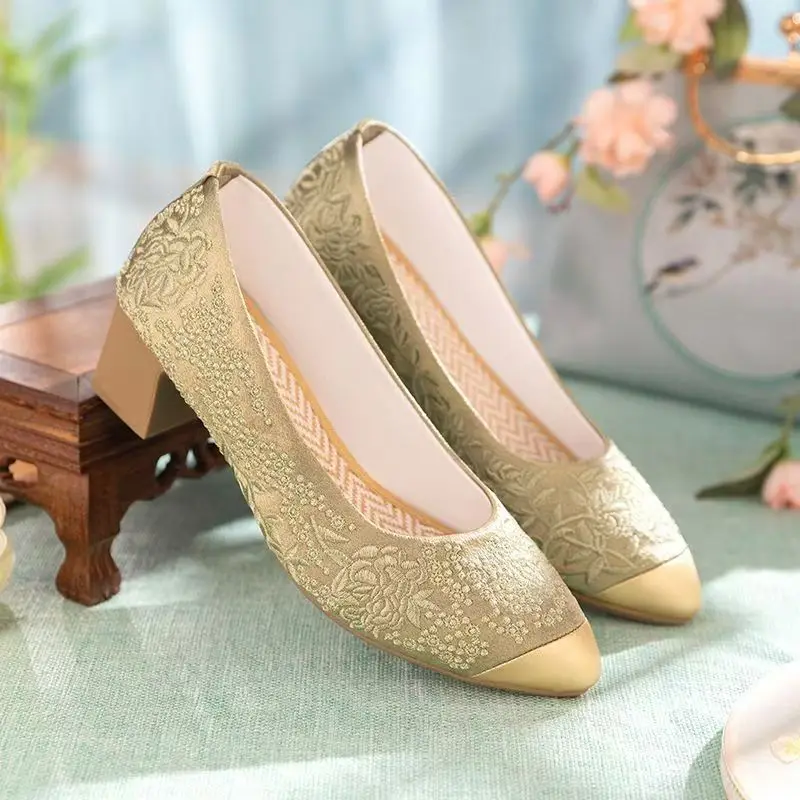 

Women's New Block Heel Pointed Toe Cheongsam Shoes Ethnic Style Soft Sole Non Slip Shallow Slip On High Heel Embroidered Shoes