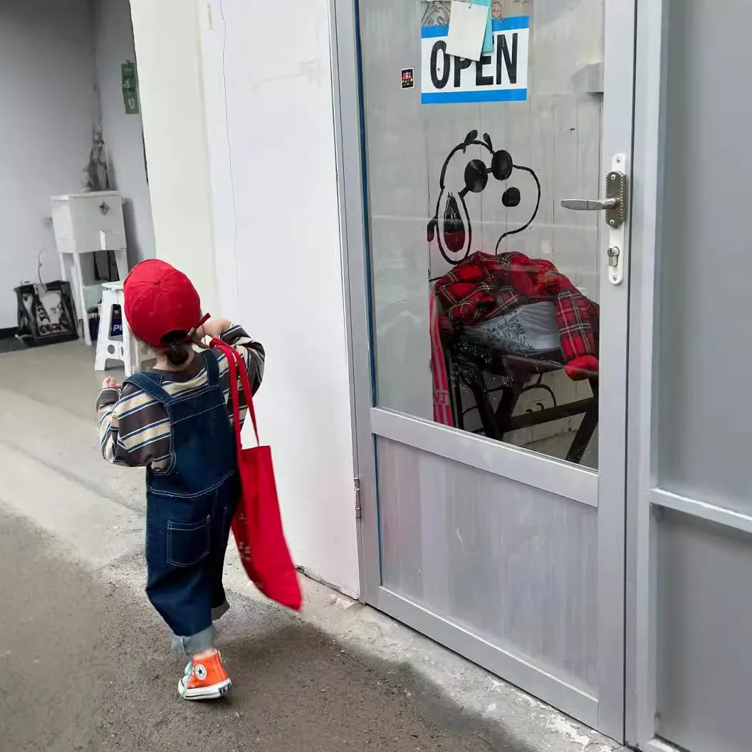 الفتيات السراويل 2024 الخريف جديد ملابس أطفال الكورية نمط الفتيات طفل النمط الأجنبي الرجعية قطعة واحدة واسعة الساق الجينز عادية بسيطة