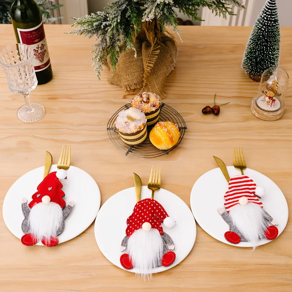 Christmas-Themed Utensil Set with Storage Pouches – Festive Table Decor, Uses for Holiday Meals & Party Favors